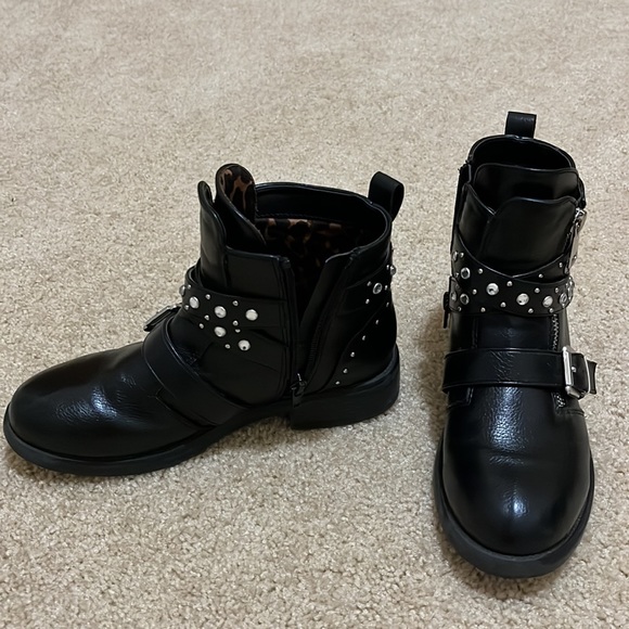 Boots - Picture 3 of 7